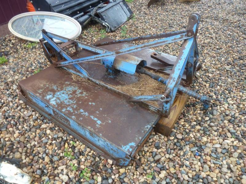 lot 5 image: Ford Mower 5