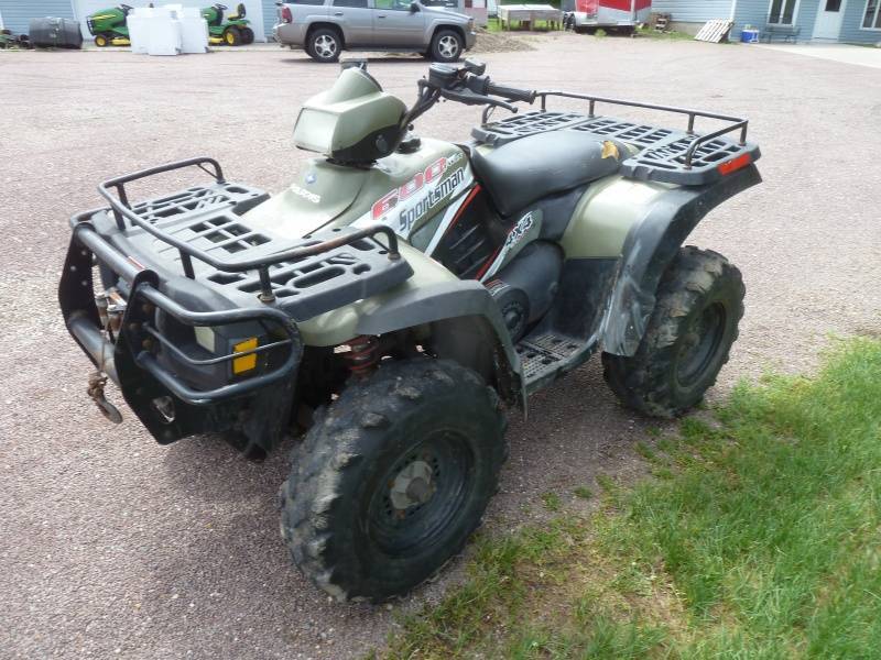 lot 3 image: 2004 Polaris 600 Sportsman ATV