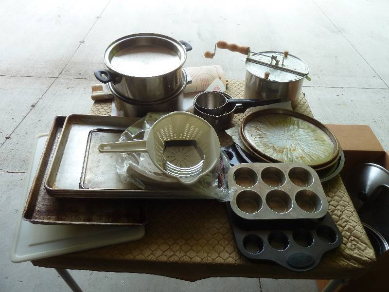 lot 93 image: Baking Tins & Cookie Sheets
