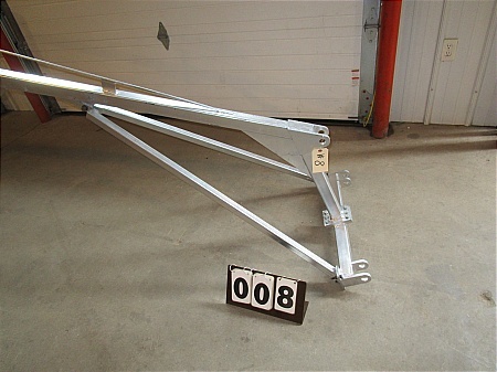 lot 8 image: Boom Pole
