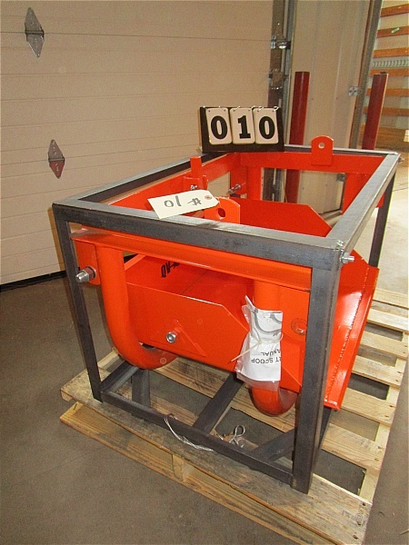 lot 10 image: Power King Dirt Scoop - 3 PT