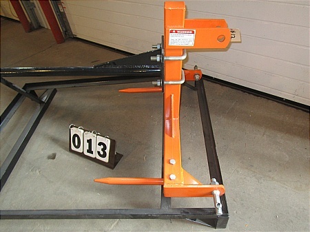 lot 13 image: Power King 3 Point Bale Spear