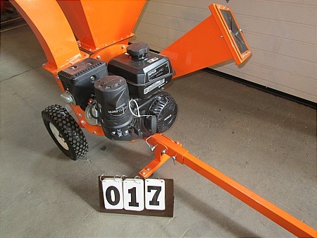 lot 17 image: Power King 3 Chipper Shredder