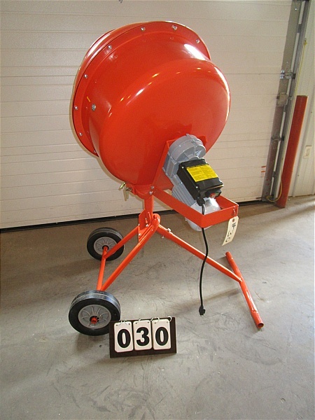 lot 30 image: Cement Mixer