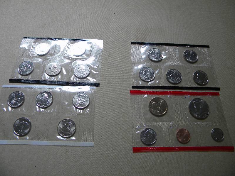 lot 20 image: 2000 Uncirculated Coin Set & 1999 State Quarter Set
