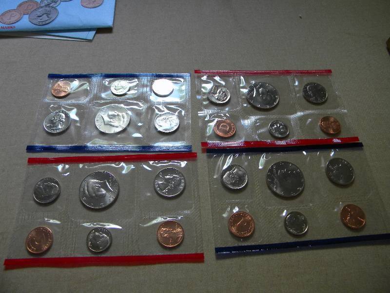 lot 21 image: 1987 & 1994 Uncirculated Coin Sets