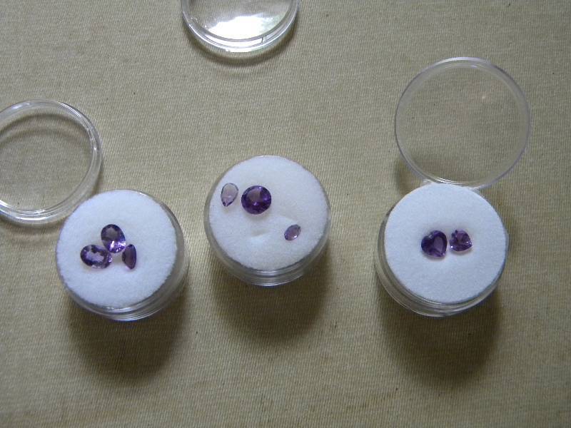 lot 28 image: 8 Amethyst Gemstones