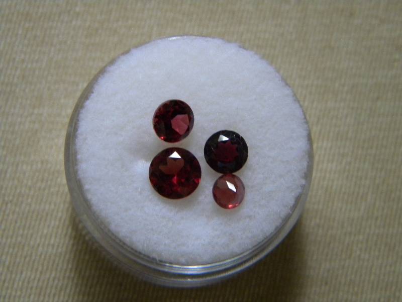 lot 30 image: 4 Garnet Gemstones