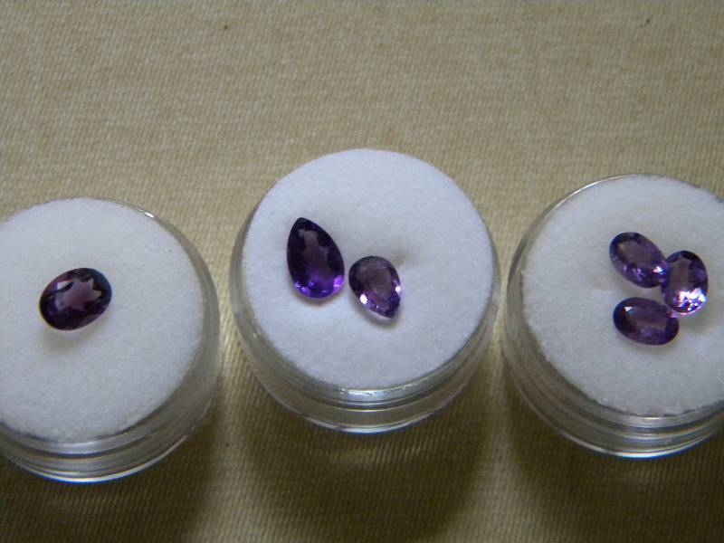 lot 32 image: 6 Amethyst Gemstones