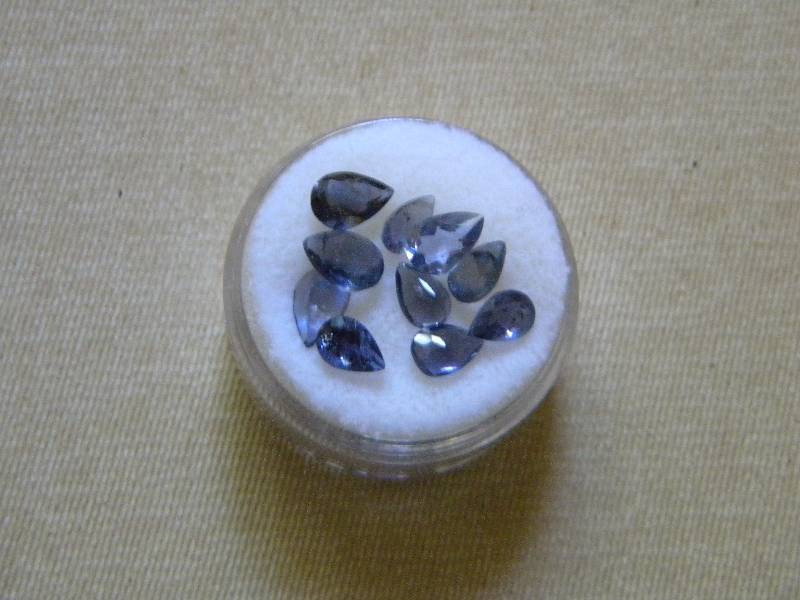 lot 40 image: 10 Amethyst Gemstones