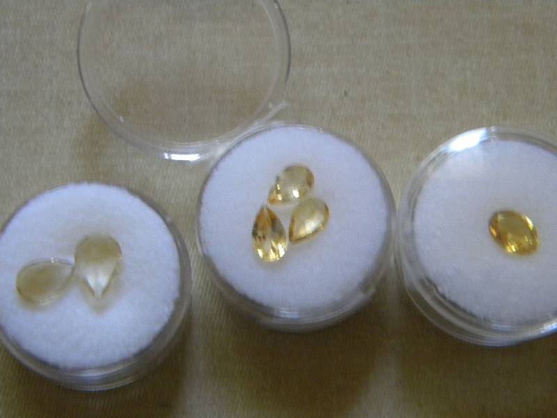 lot 41 image: 6 Yellow Gemstones