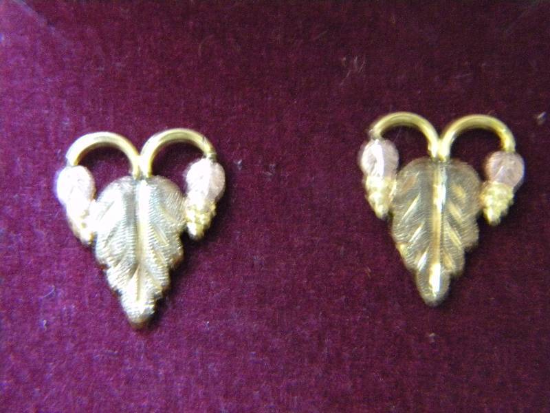 lot 51 image: Black Hills Gold 14K Earrings