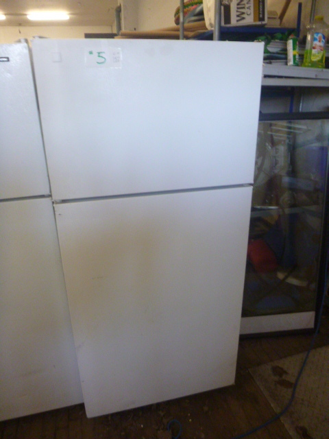 lot 5 image: GE Refrigerator