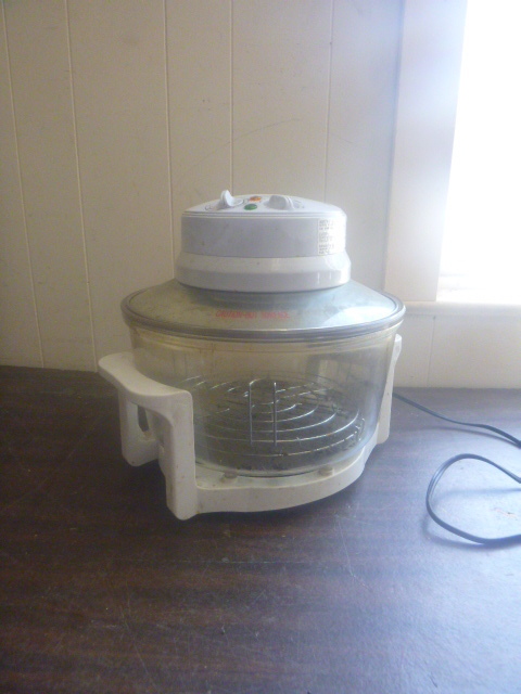 lot 19 image: Aroma Air Fryer