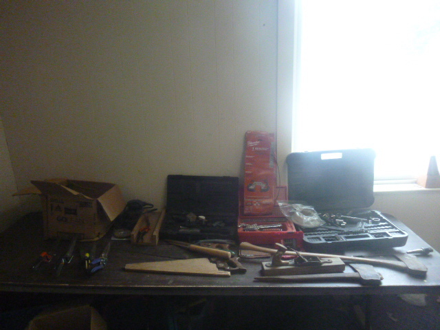 lot 42 image: Miscellaneous Garage Items