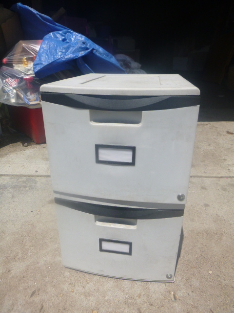 lot 63 image: 2 Drawer Plastic File Cabinet