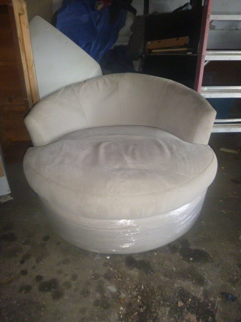 lot 66 image: Round Swivel Chair