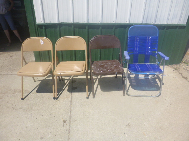 lot 69 image: 4 Folding Chairs