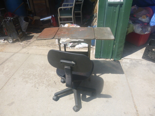 lot 71 image: Typewriter Stand and Office Chair