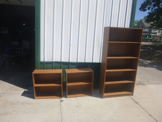 lot 84 image: 3 Bookshelves