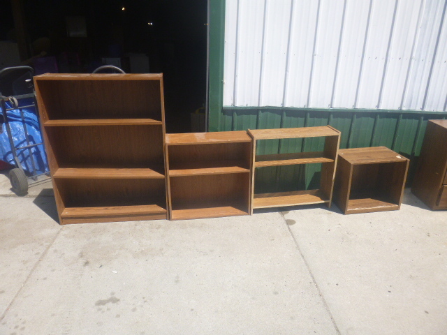lot 86 image: 4 Bookshelves