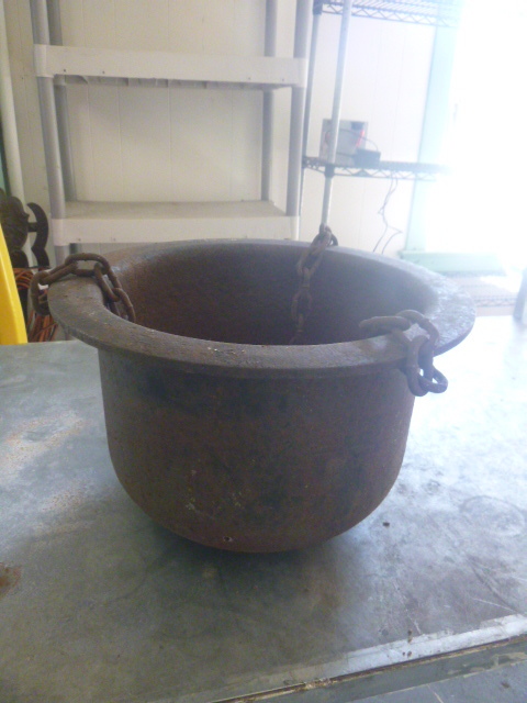 lot 102 image: Campfire Cauldron
