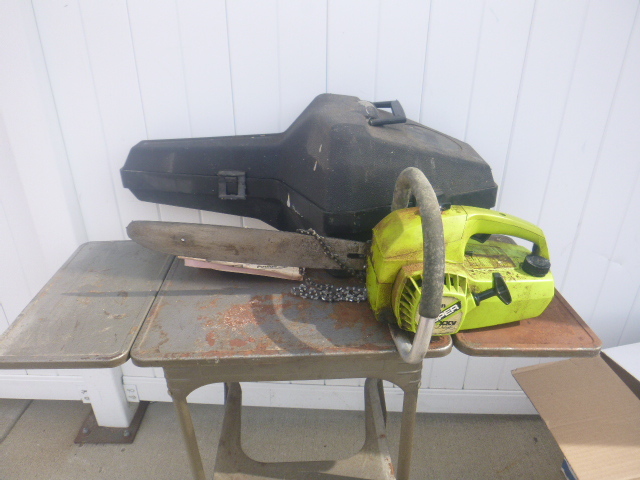 lot 106 image: Poulan Micro XXV Deluxe Chain Saw