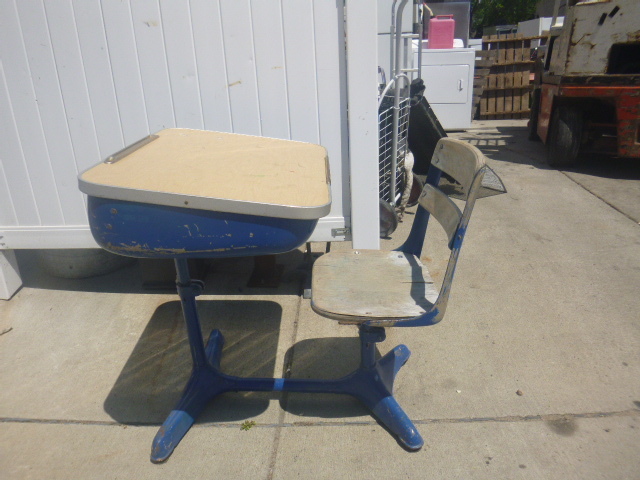 lot 112 image: Vintage Childs Desk