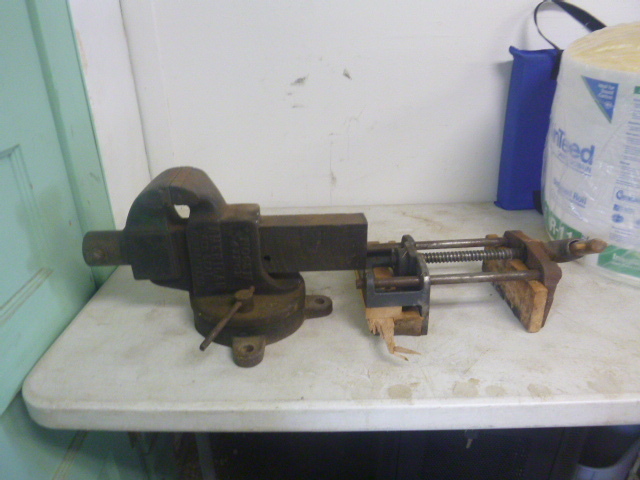 lot 122 image: Bench Vice