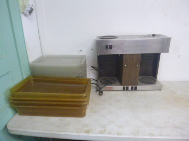 lot 132 image: Restaurant Items