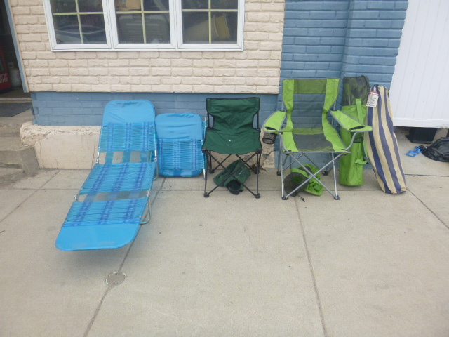 lot 145 image: 4 Folding Chairs