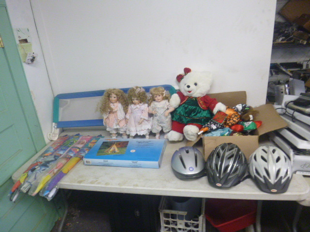lot 138 image: Kids Items