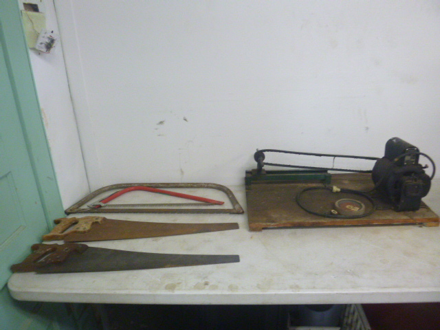 lot 140 image: Delco Motor Bench Grinder