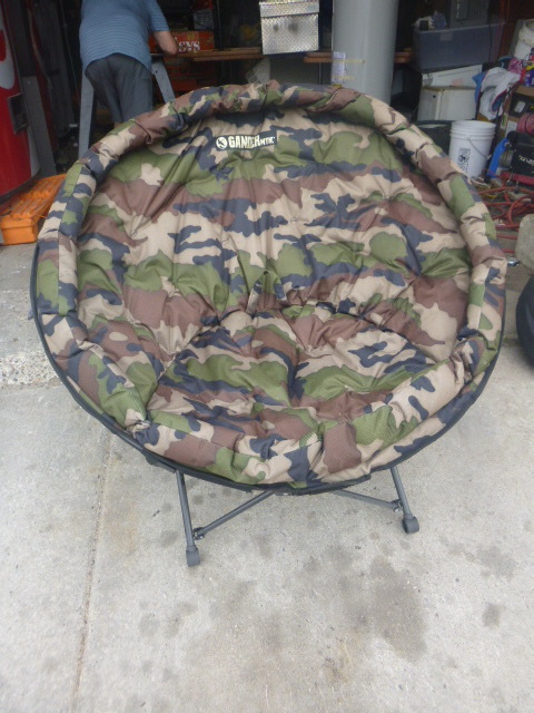 lot 148 image: Gander Mountain 42 Round Camouflage Pop-Up Chair