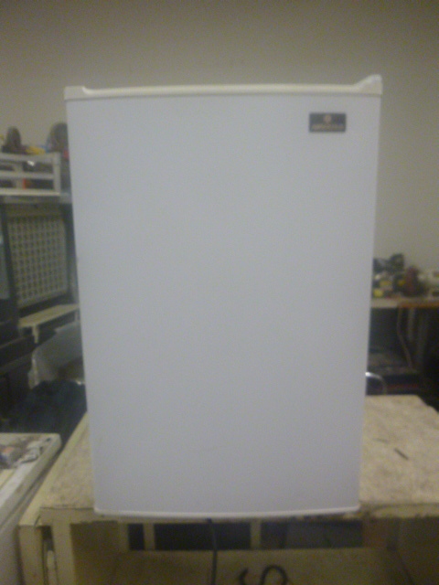lot 152 image: Small Refrigerator