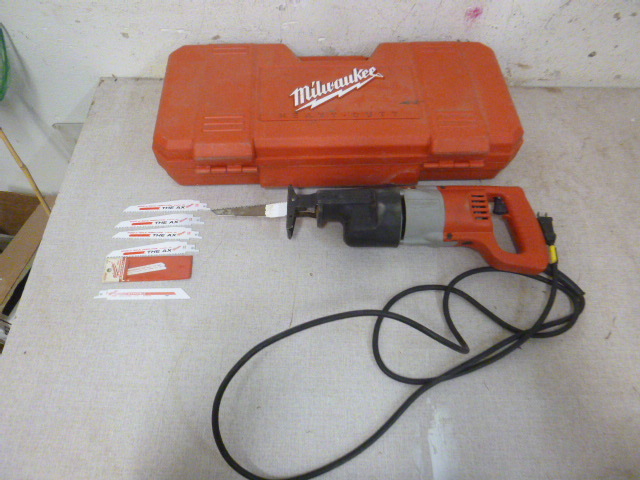 lot 185 image: Milwaukee Sawzall