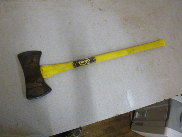 lot 192 image: Yo-Ho Quality Tools Axe