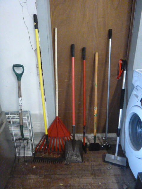 lot 193 image: Yard Tools