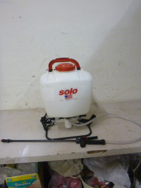 lot 194 image: Solo Backpack Yard Sprayer