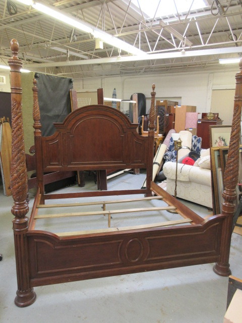 lot 707 image: WOODEN KING SIZED POSTER BED