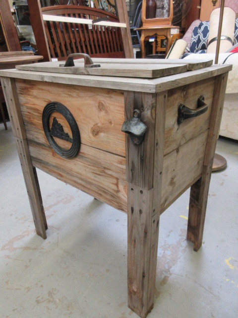 lot 708 image: HANDCRAFTED WOODEN COOLER