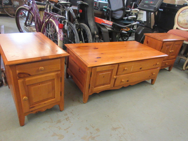 lot 712 image: RIVERSIDE COFFEE AND END TABLES