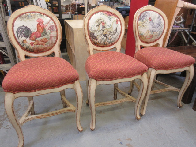 lot 719 image: 3 ROOSTER THEMED BAR STOOLS