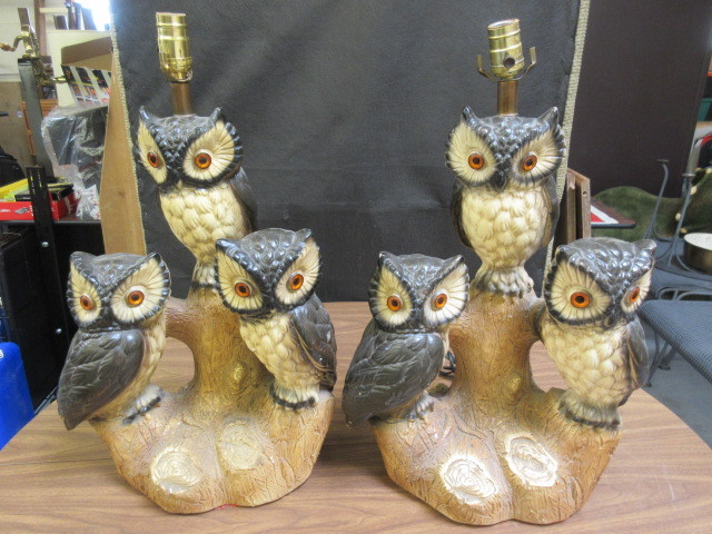 lot 725 image: PAIR OF CERAMIC OWL LAMPS