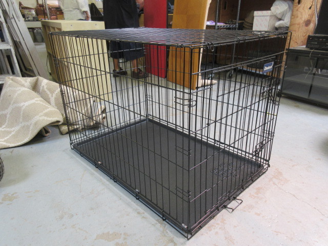 lot 727 image: DOSKOCIL PET KENNEL