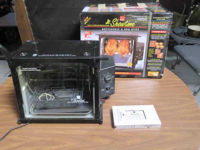 lot 730 image: JR. SHOWTIME ROTISSERIE & BBQ OVEN
