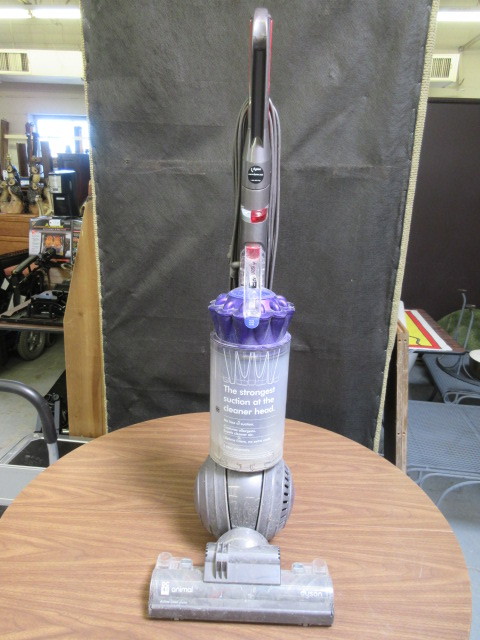 lot 735 image: DYSON DC41 ANIMAL UPRIGHT VACUUM