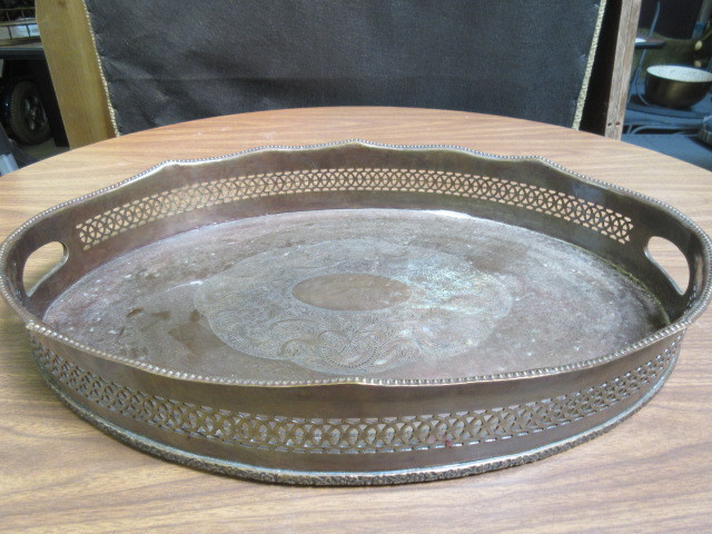 lot 740 image: BRASS SERVING TRAY