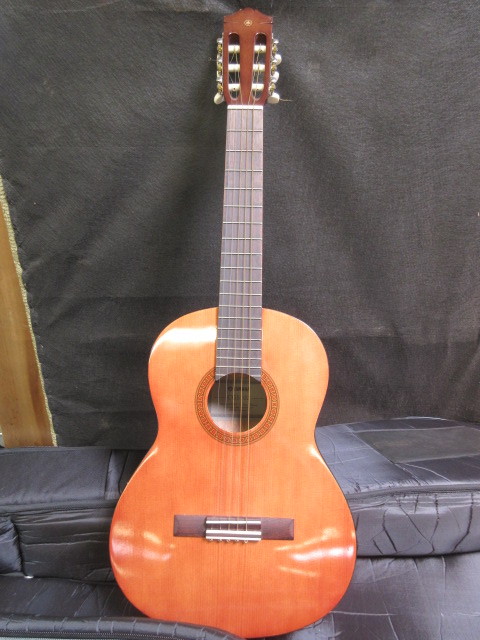 lot 746 image: YAMAHA ACOUSTIC GUITAR