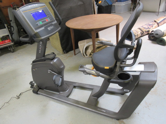 lot 750 image: MATRIX RECUMBENT EXERCISE BIKE